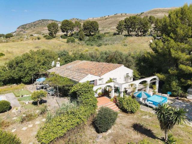 Haus zum Kaufen in Alhaurin el Grande 275.000,00 EUR 179 m²