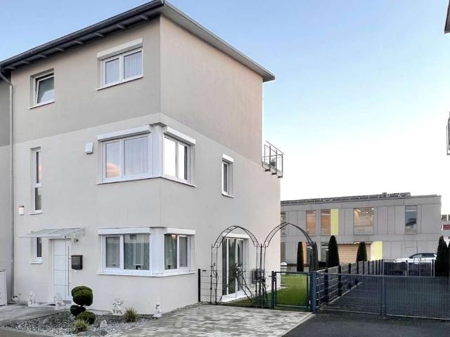Haus zum Kaufen in Gersthofen 900.000,00 EUR 157.78 m²