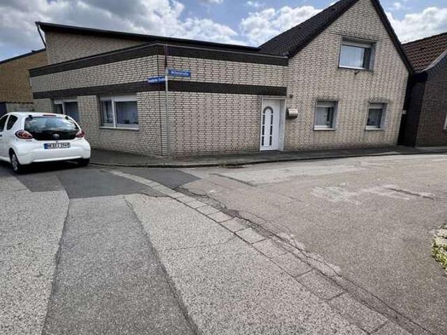 Haus zum Kaufen in Grevenbroich 320.000,00 EUR 180.4 m²