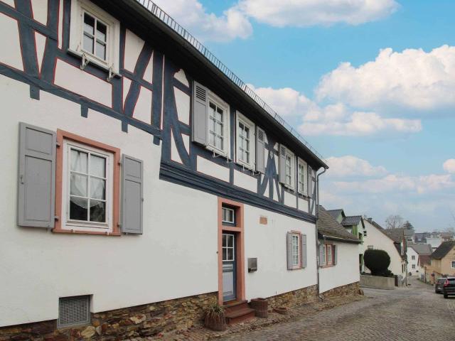 Haus zum Kaufen in Eltville am Rhein 349.000,00 EUR 210.26 m²
