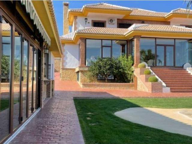Haus zum Kaufen in Loja 975.900,00 EUR 716 m²
