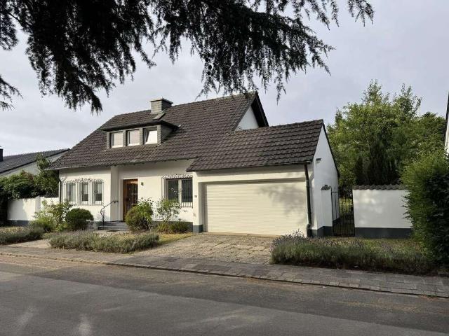 Haus zum Kaufen in Meerbusch 837.000,00 EUR 136 m²