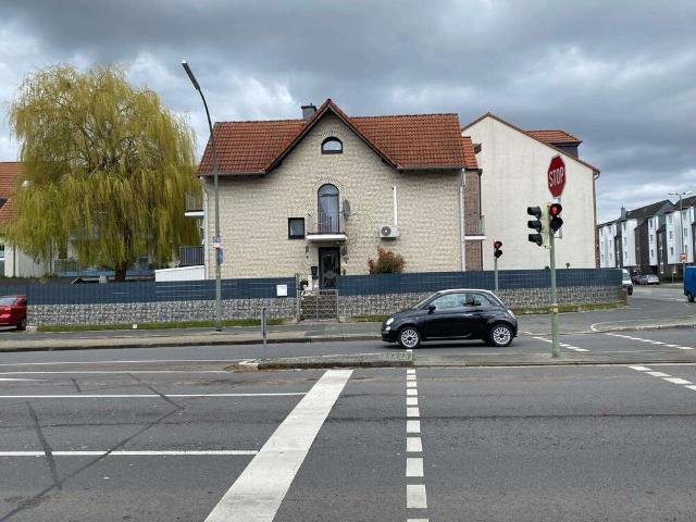 Haus zum Kaufen in Neuss 550.000,00 EUR 137.2 m²