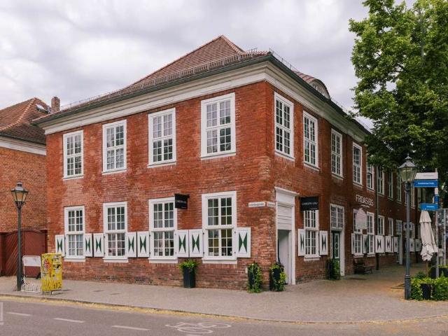 Haus zum Kaufen in Potsdam 1.099.000,00 EUR 246.2 m²