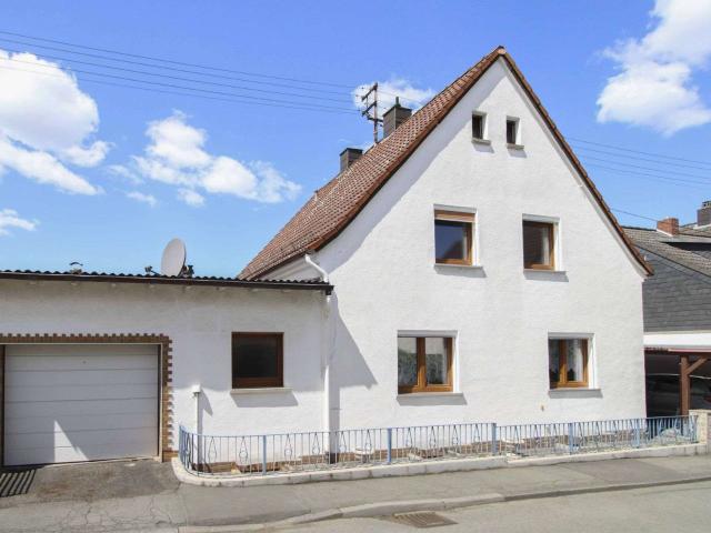 Haus zum Kaufen in Wetzlar 419.000,00 EUR 235.25 m²