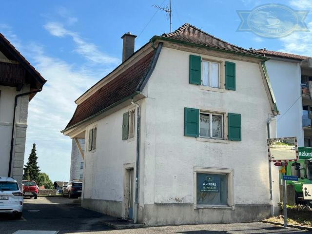 Haus zum Renovieren mit der Möglichkeit, mehrere Wohnungen zu schaffen
