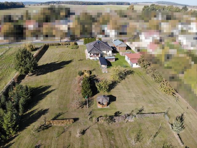Haus, 3000m Bauland, Garten 4500m und ca.30000m Acker+Nebengebäud