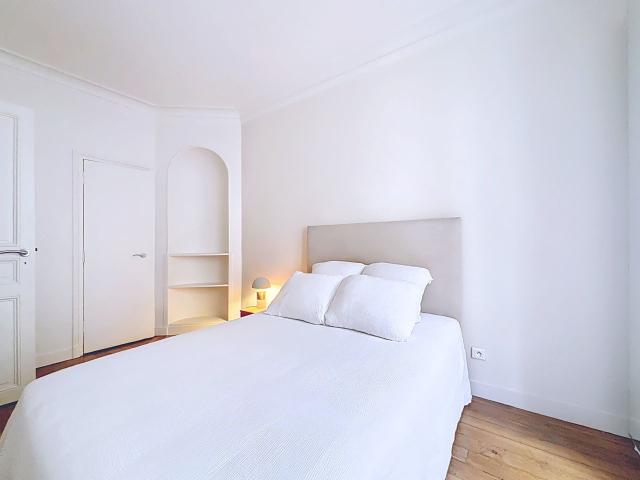 Haussmann style apartment near the Arc de Triomphe, Paris Amsterdam Apartments for Rent