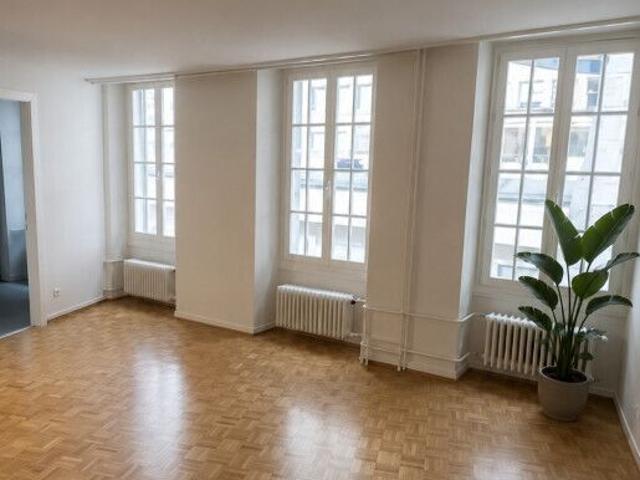 Haussmannian studio in the heart of Lausanne