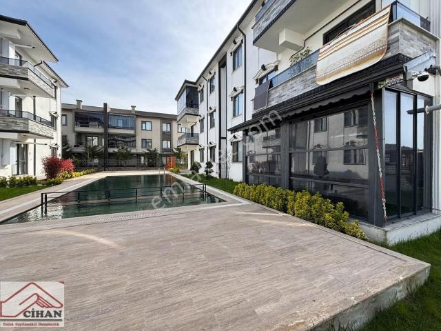 Havuza Cephe 2+1 Sıfır Eşyalı Kiralık Daire