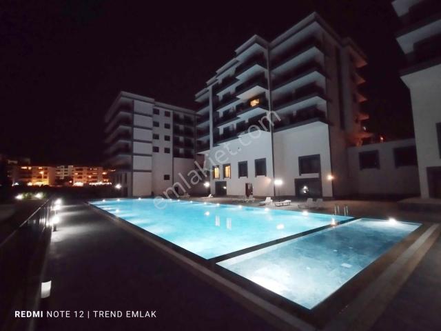Havuzlu Güvenlikli Sitede Çift Cepheli 2+1 Kapalı Otoparklı