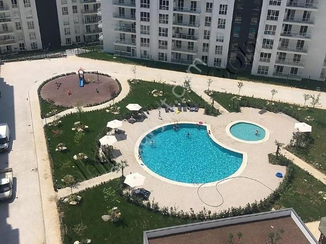 Havuzlu İki Cepheli 3+1 Köşe Tip Arakat 196m² Daire