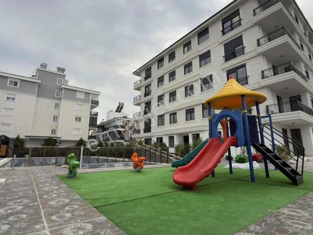 Havuzlu İskanlı Güvenlikli Cam Balkonlu 2+1 Katta Daire