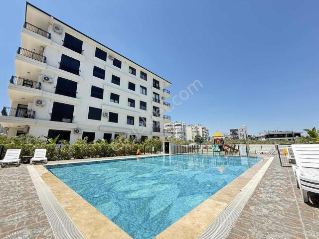 Havuzlu_sıfır_site_içinde_asansörlü_katta_bu_fiyata_yok_iskanlı
