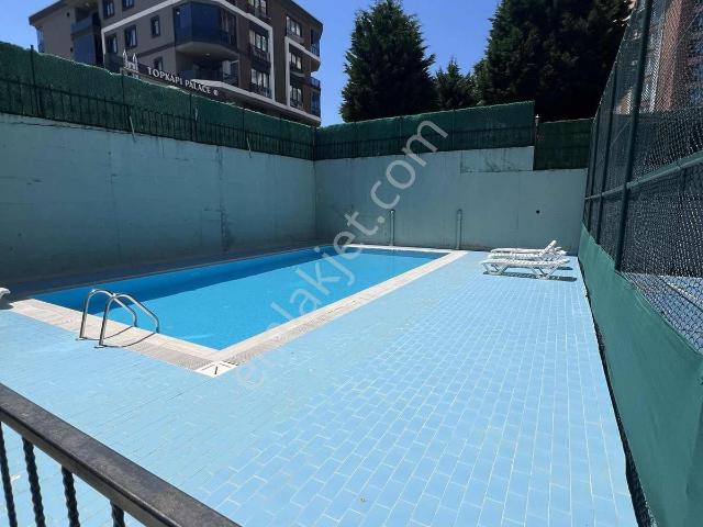 Havuzlu Site Denize Yürüme Mesafesinde 3+1 Satılık Daire