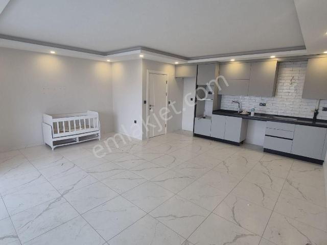 Havuzlu Site İcerisinde 2+1 Lüks Doğalgazlı Satılık Daire