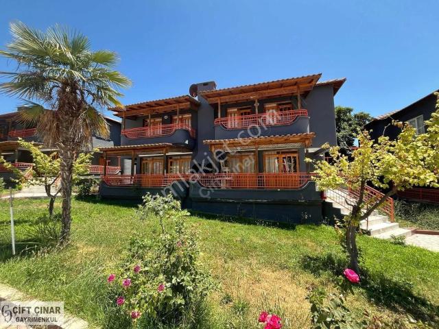 Havuzlu Site İçerisinde Mükemmel Villa