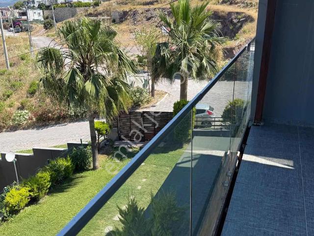 Havuzlu Site İçerisinde Satılık 1+1 Eşyalı Daire