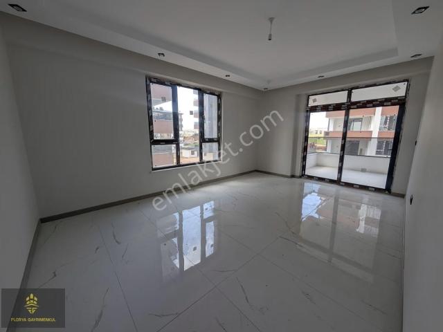 Havuzlu Site İçi Satılık Lüks 2+1 Köşe Daire Arakat