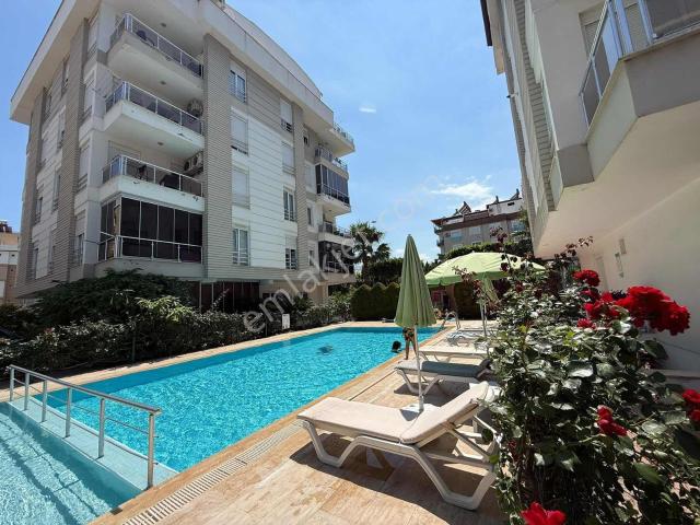 Havuzlu Site İçinde,otoparklı,içi Yapılı 1+1 Daire