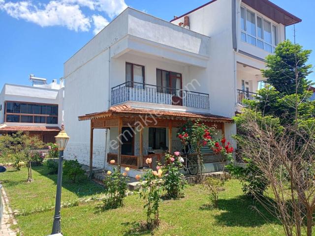 Havuzlu Site İçinde Satılık Villa+tarla+arsa Hisseleri