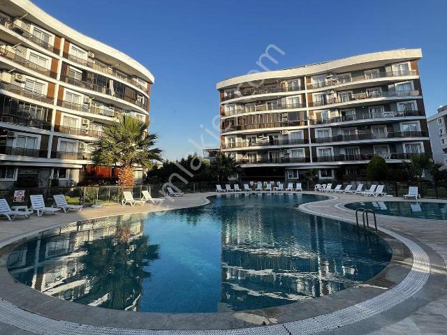 Havuzlu Sitede 3+1 Ebeveyn Banyolu Çift Balkonlu Daire
