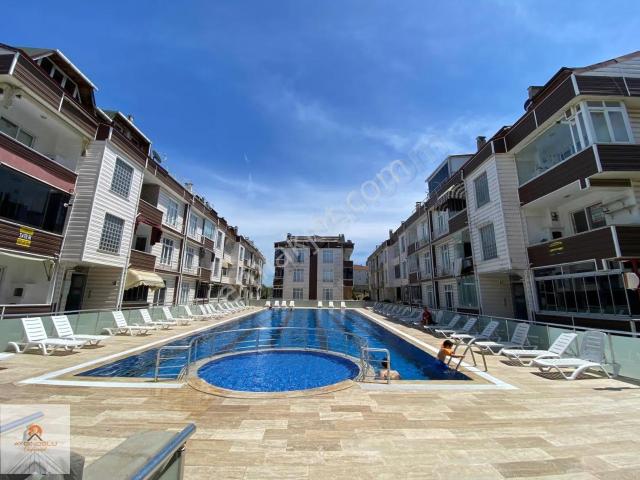 havuzlu Sitede Arakat Kombi Petek Takılı