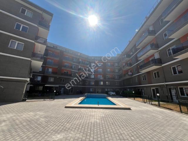 Havuzlu Site'de Eşyalı 1+1 Daire