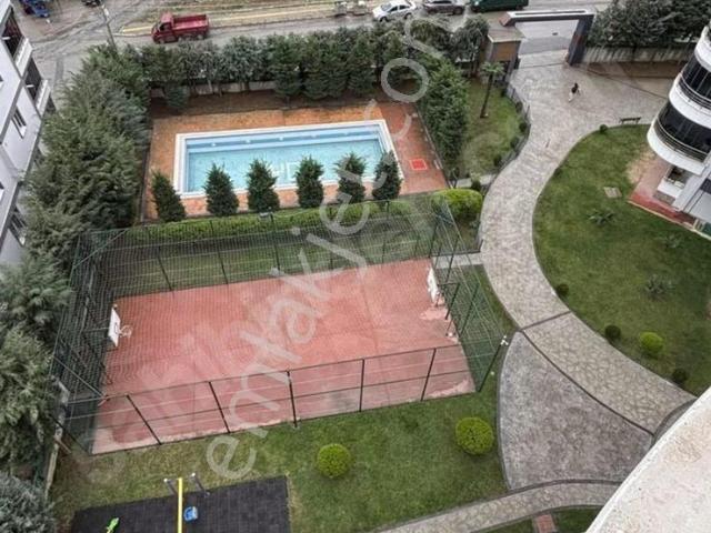 Havuzlu Sitede Satılık 145m2 Net Alan, 3+1 Ebeveyn Banyolu Daire