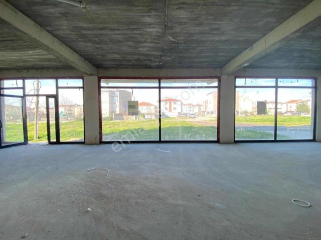 Havuzlar Mahallesinde Toplam 680m2 Kiralık Dükkan