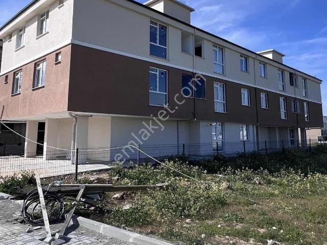 Havuzlarda Eşyalı Kiracılı Satılık Daire!
