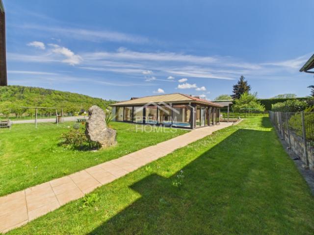 Havre de paix avec piscine et grand jardin