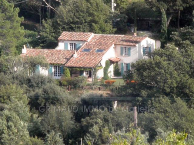 Havre de Paix avec Vue sur le Village ? Villa avec Jardin et D