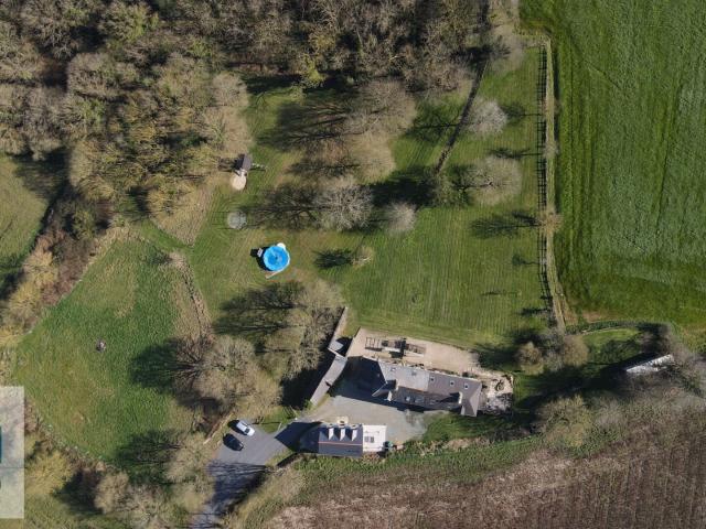 Havre de paix en campagne: propriété de caractère avec gîte. 330m² Brusvily