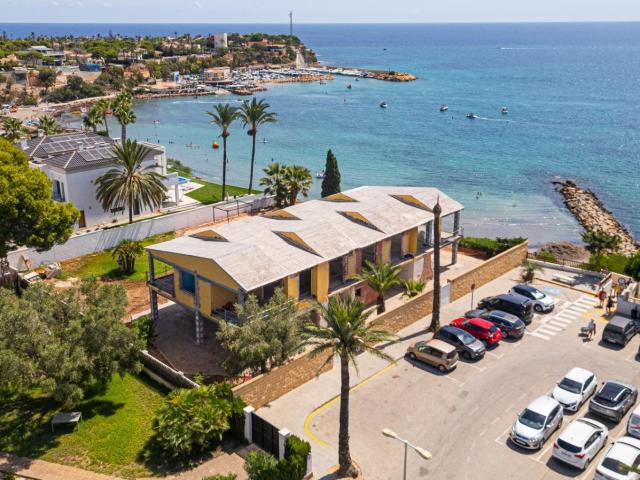 Hay propiedades que marcan una época. Y después están aquell. 0m² Cabo Roig
