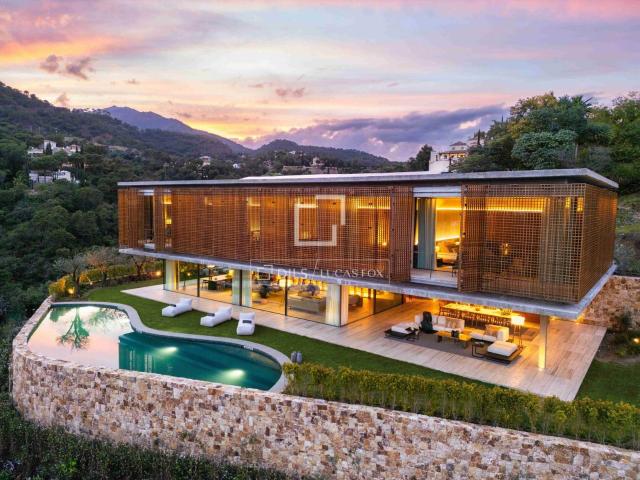 Hay viviendas que simplemente se habitan… y otras que se sie. 2311m² El madroñal