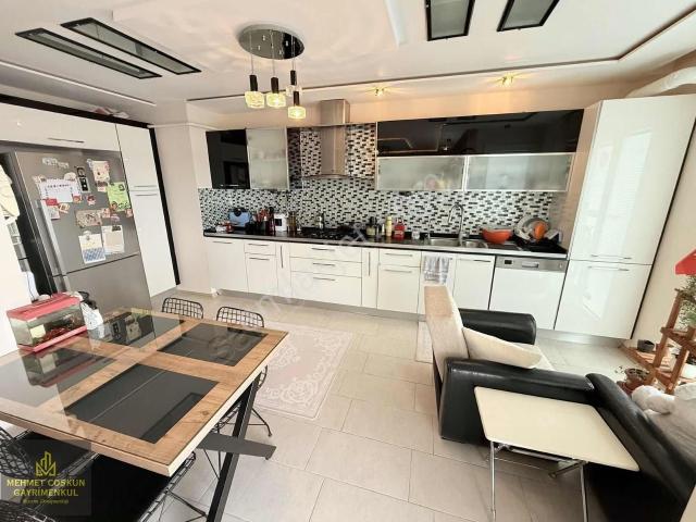 Hayalpark Civarında İskanlı Xl Satılık 4+1 Daire