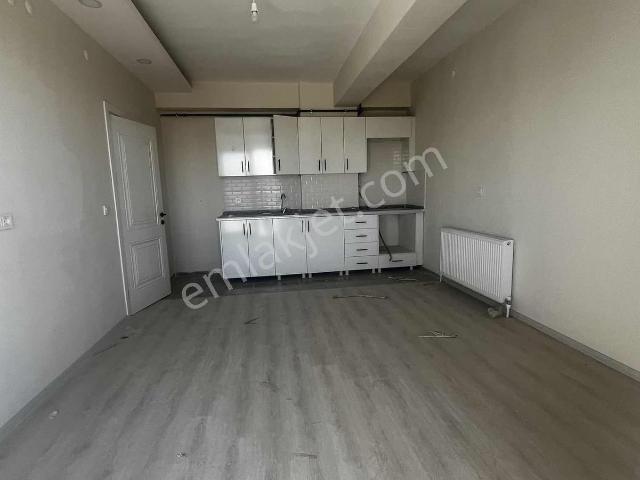 Hayat Gayrımenkulden Satılık 1 + 1 Ana Cadde Üstü Fırsat Daıre
