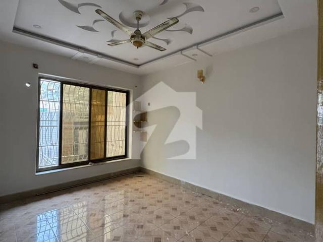 Hayatabad phase 2 Sector j4 10 Marla house available for rent
