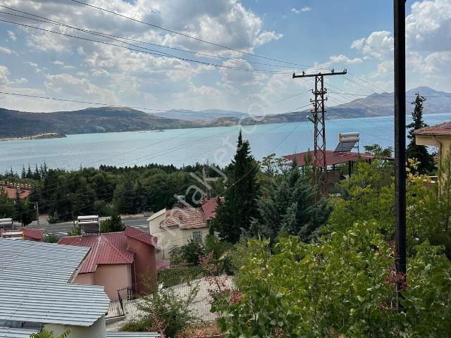 Hazar Gölü Gezinde Acil Satılık Villa