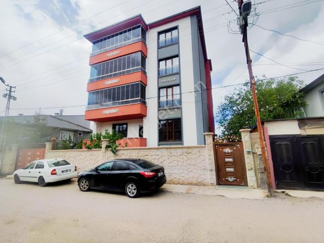 Hazar'dan Şerefiyede 420m2 Arsa Üzerine Kurulu 5 Katlı Bina