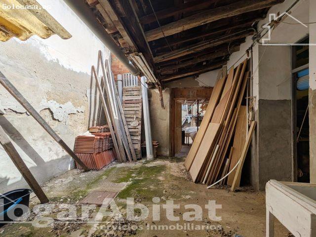 ¡HAZLA A TU GUSTO! CASA ACOGEDORA Y ECONÓMICA CON TERRAZA PARA REFORMAR, CERCA DEL MAR