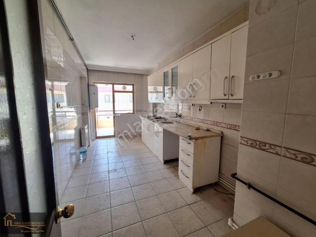 hg Gayrimenkuldenkabil Caddeye 1 Bina Boşş!geniş Metraj 140m2