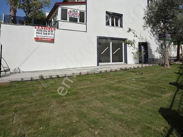 Hem Konut Hem Ofis Kullanımına Uygun, Vitrin Değeri Yüksek Villa