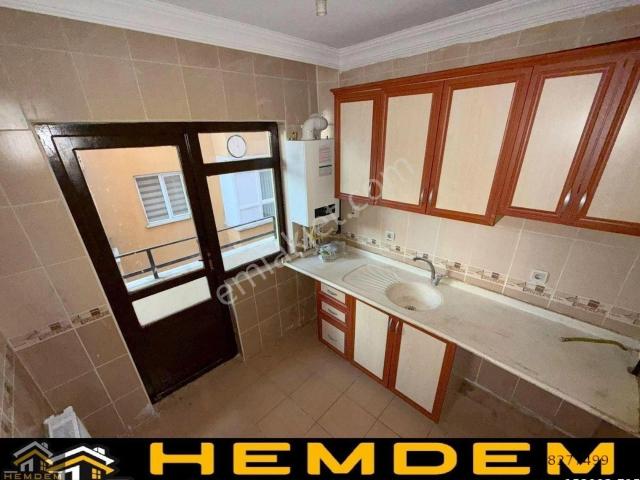 Hemdem Gayrimenkul'den 30 Ağustos'ta Ön Cephe Geniş 3+1 Satılık Daire