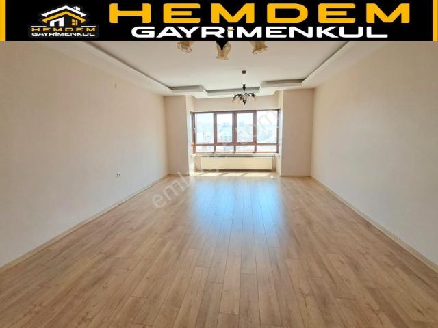Hemdem Gayrimenkul'den Ahimesut'ta Site İçi Ön Cephe Arakatta Asansörlü 3+1 Satılık Daire