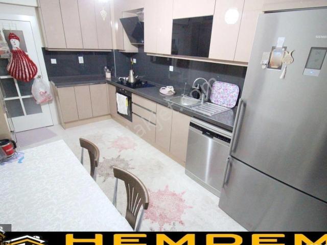 Hemdem Gayrimenkul'den Topçu'da 14 Cadde Yanı Geniş Ferah Asansörlü 5+1 Satılık Daire