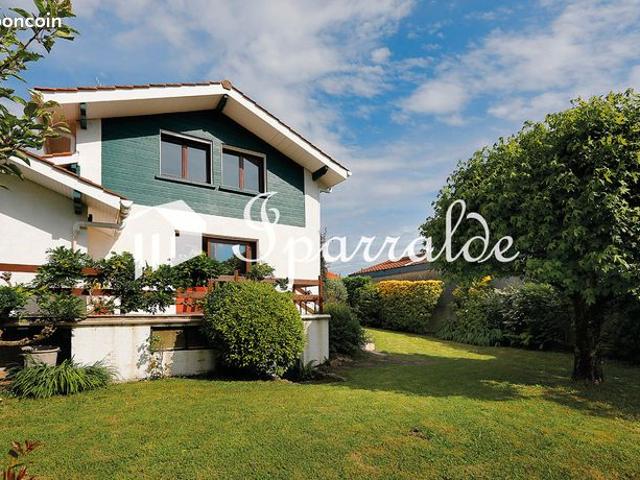 Hendaye – maison individuelle f5 avec vue dégagée, terrasses & garage boxé