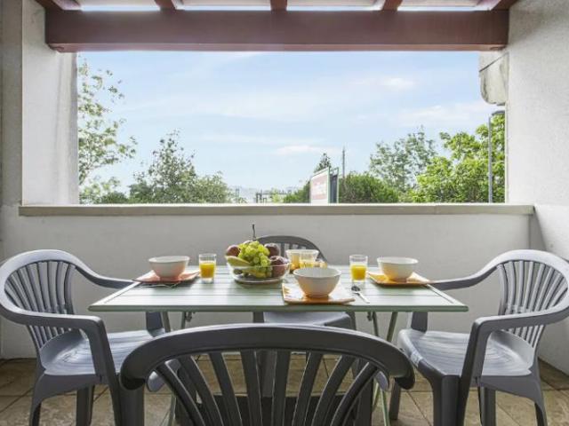 Hendaye: appartement avec 2 chambres, terrasse et box en ve