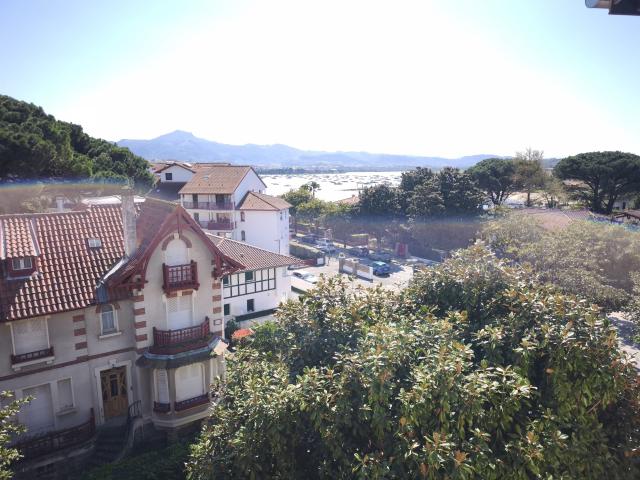 Hendaye Plage T2 de 45 M2, cave et extérieur superbe vue baie